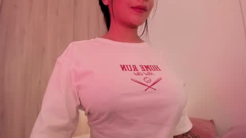 Snapshot of emilia_ghendle chatting on December 2024 03:10:01 PM Emilia Big Boobs online show from December 2024 03:10:01 PM