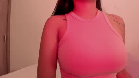 Snapshot of emilia_ghendle chatting on December 2024 10:13:01 PM Emilia Big Boobs online show from December 2024 10:13:01 PM