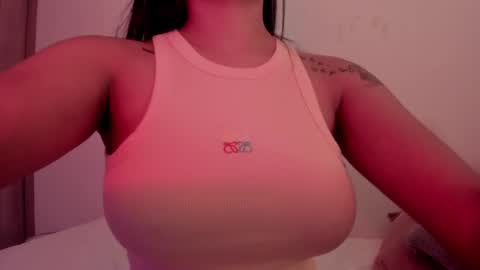 Snapshot of emilia_ghendle chatting on January 2025 02:25:01 PM Emilia Big Boobs online show from January 2025 02:25:01 PM