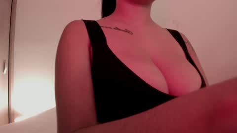 Snapshot of emilia_ghendle chatting on January 2025 01:16:02 PM Emilia Big Boobs online show from January 2025 01:16:02 PM