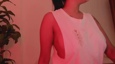 Snapshot of emilia_ghendle chatting on February 2025 09:33:02 PM Emilia Big Boobs online show from February 2025 09:33:02 PM