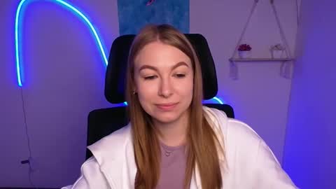 Emilia online show from November 2025 06:34:01 AM