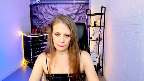 Snapshot of emiliabedy chatting on May 2026 09:14:01 AM Emilia Bedy online show from May 2026 09:14:01 AM