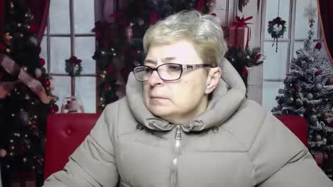 Snapshot of emiliagree chatting on January 2026 06:33:02 PM EmiliaGree online show from January 2026 06:33:02 PM