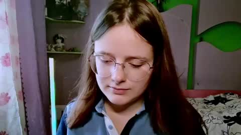 Snapshot of emilialoures7 chatting on July 2026 12:25:01 PM Kira online show from July 2026 12:25:01 PM