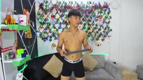 Snapshot of emilicollinss chatting on December 2024 06:29:01 AM EMILI AND GIN online show from December 2024 06:29:01 AM