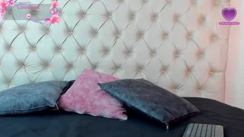 Snapshot of emilieandblake chatting on May 2026 09:50:02 AM emilieandblake online show from May 2026 09:50:02 AM