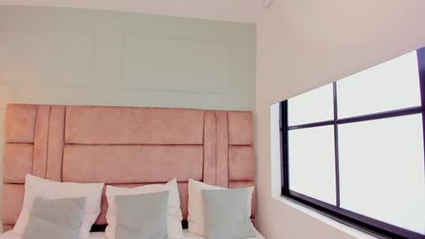 Emillie online show from December 2024 12:15:02 PM