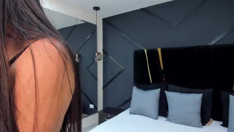 Emillie online show from December 2024 05:19:02 PM