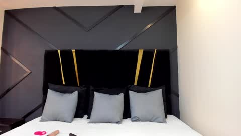 Emillie online show from January 2025 05:23:02 PM