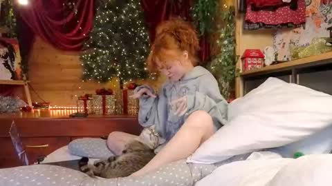 Snapshot of emiliyafox chatting on December 2025 11:17:02 AM Emi online show from December 2025 11:17:02 AM