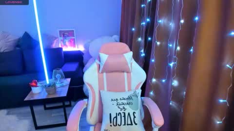 Emiliya online show from December 2025 02:27:01 AM