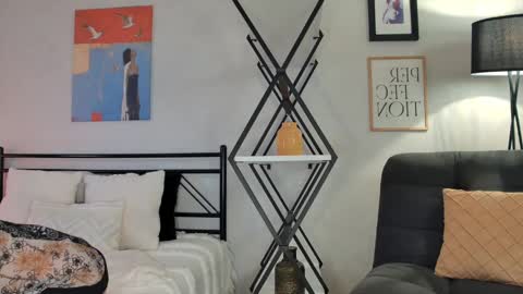 Emiljanna online show from May 2026 04:12:01 PM