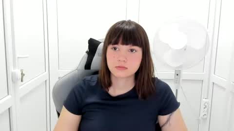 Snapshot of emilli_moon chatting on July 2026 05:59:02 AM Emmi online show from July 2026 05:59:02 AM