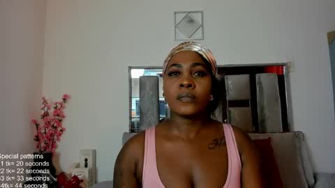 Snapshot of emillyroaa chatting on May 2026 07:20:01 PM Emilly Roa online show from May 2026 07:20:01 PM