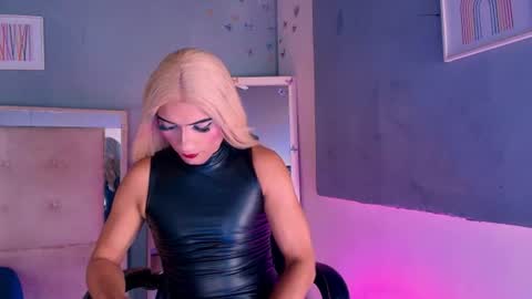 Snapshot of emily_castillo1_ chatting on July 2026 05:57:01 AM emily_castillo1_ online show from July 2026 05:57:01 AM