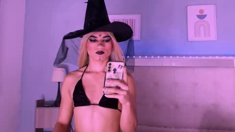 emily_castillo_1 online show from October 2025 05:27:01 AM