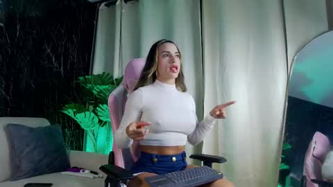 Emily foxx01 online show from March 2026 12:15:01 AM