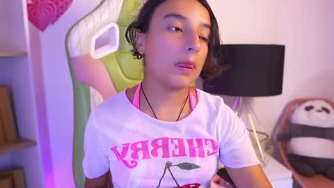 Snapshot of emily_jonexs_ chatting on May 2026 03:38:01 PM mily online show from May 2026 03:38:01 PM