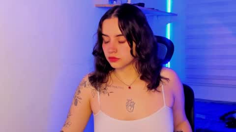 emily_lindey online show from October 2025 03:31:01 AM