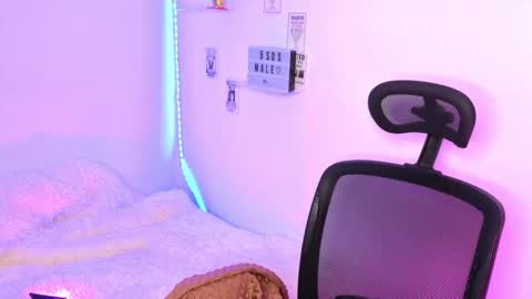 Emily Lindey online show from February 2026 08:21:01 AM