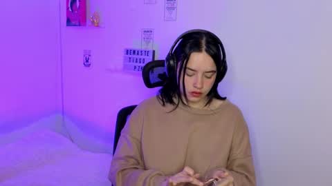 Emily Lindey online show from March 2026 07:02:02 AM