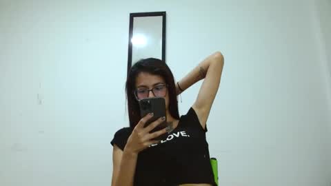Snapshot of emily_loperaa chatting on May 2026 02:19:01 AM Emily online show from May 2026 02:19:01 AM