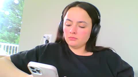 Snapshot of emily_morning_dew chatting on January 2025 12:43:01 PM emily_morning_dew online show from January 2025 12:43:01 PM
