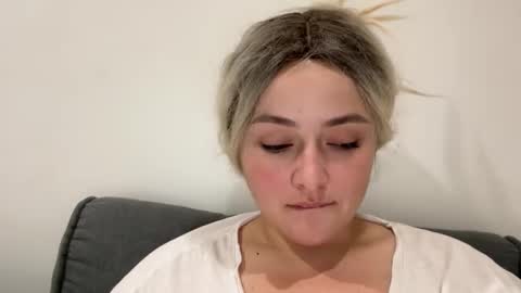 Snapshot of emily_morning_dew chatting on September 2025 05:34:02 PM emily_morning_dew online show from September 2025 05:34:02 PM