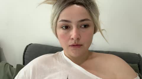 Snapshot of emily_morning_dew chatting on September 2025 07:29:01 AM emily_morning_dew online show from September 2025 07:29:01 AM