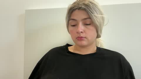 Snapshot of emily_morning_dew chatting on October 2025 06:00:02 AM emily_morning_dew online show from October 2025 06:00:02 AM