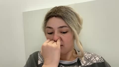 Snapshot of emily_morning_dew chatting on October 2025 06:15:02 AM emily_morning_dew online show from October 2025 06:15:02 AM