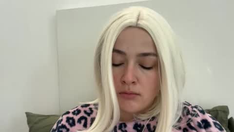 Snapshot of emily_morning_dew chatting on November 2025 09:00:02 AM emily_morning_dew online show from November 2025 09:00:02 AM