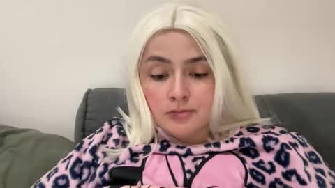 Snapshot of emily_morning_dew chatting on November 2025 05:46:01 PM emily_morning_dew online show from November 2025 05:46:01 PM