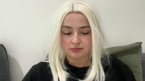 Snapshot of emily_morning_dew chatting on November 2025 07:40:01 AM emily_morning_dew online show from November 2025 07:40:01 AM