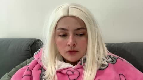 Snapshot of emily_morning_dew chatting on November 2025 12:04:01 PM emily_morning_dew online show from November 2025 12:04:01 PM