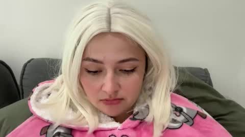 Snapshot of emily_morning_dew chatting on November 2025 12:13:01 PM emily_morning_dew online show from November 2025 12:13:01 PM