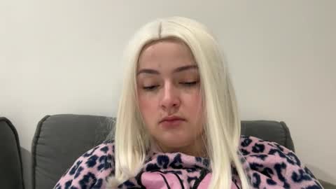 Snapshot of emily_morning_dew chatting on November 2025 06:23:02 AM emily_morning_dew online show from November 2025 06:23:02 AM