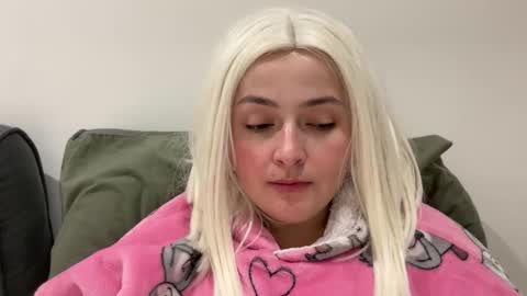 Snapshot of emily_morning_dew chatting on November 2025 07:28:01 PM emily_morning_dew online show from November 2025 07:28:01 PM