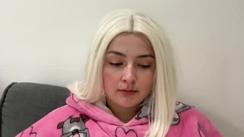 Snapshot of emily_morning_dew chatting on December 2025 11:59:01 AM emily_morning_dew online show from December 2025 11:59:01 AM