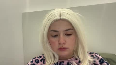 Snapshot of emily_morning_dew chatting on December 2025 07:49:01 AM emily_morning_dew online show from December 2025 07:49:01 AM