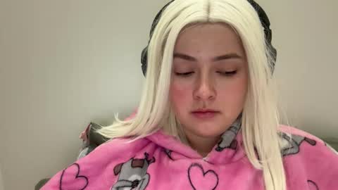 Snapshot of emily_morning_dew chatting on December 2025 09:44:01 PM emily_morning_dew online show from December 2025 09:44:01 PM