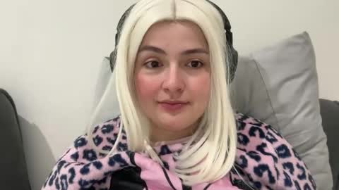 Snapshot of emily_morning_dew chatting on January 2026 08:17:02 AM emily_morning_dew online show from January 2026 08:17:02 AM