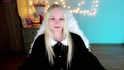 Lia online show from March 2025 05:38:01 PM