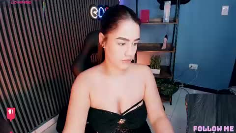 Snapshot of emily_roberts1 chatting on June 2026 12:53:02 PM Emily online show from June 2026 12:53:02 PM