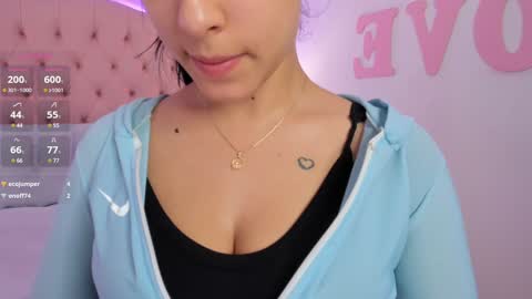 Snapshot of emily_roux chatting on January 2025 01:43:02 AM EMILY online show from January 2025 01:43:02 AM