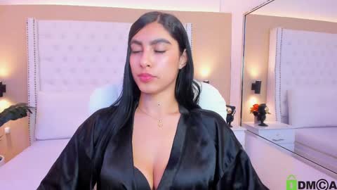 Snapshot of emily_roux chatting on November 2025 04:34:01 AM EMILY online show from November 2025 04:34:01 AM