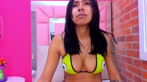 Snapshot of emily_sexy3 chatting on December 2024 10:49:01 AM Emily online show from December 2024 10:49:01 AM