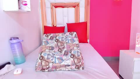 Snapshot of emily_sexy3 chatting on January 2025 03:04:01 PM Emily online show from January 2025 03:04:01 PM