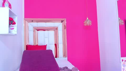 Snapshot of emily_sexy3 chatting on February 2025 02:37:01 PM Emily online show from February 2025 02:37:01 PM